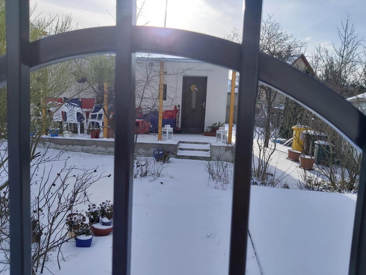 Deel Apartman Mestecǎneşti Exterior foto