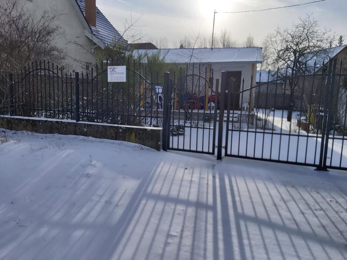 Deel Apartman Mestecǎneşti Exterior foto